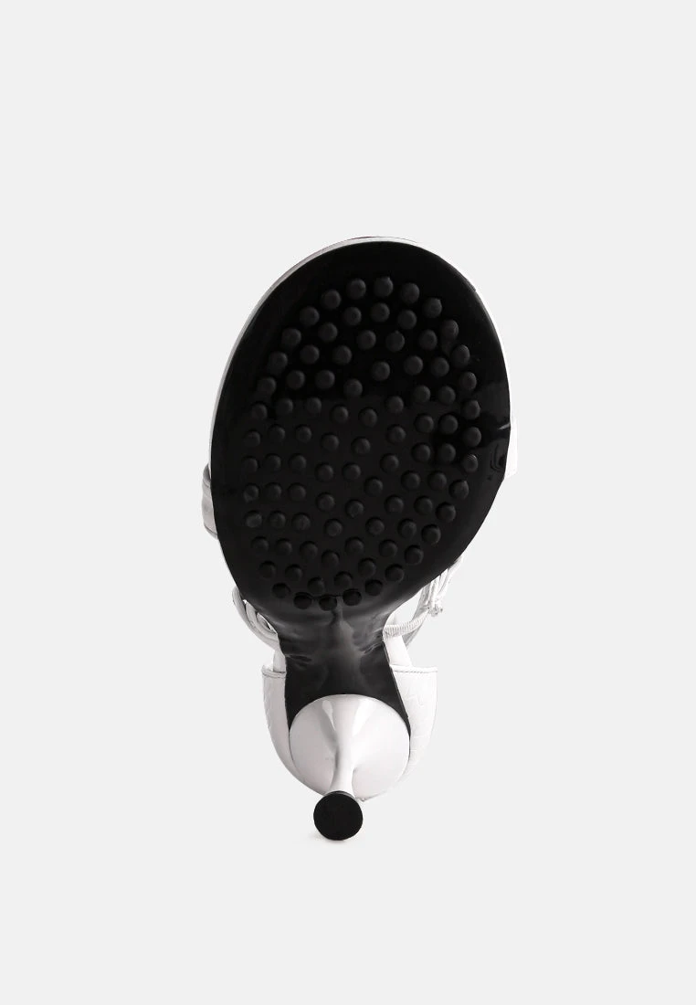 DAKOTA Metal Chain Embellishment Sandals In White 9 DAKOTA Metal Chain Embellishment Sandals In White - Image 7